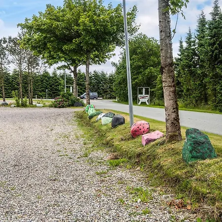 4 Person In * Hampen