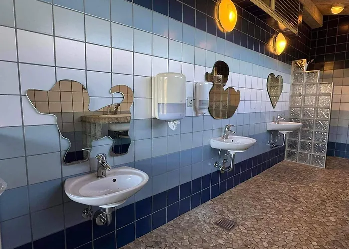4 Person In *